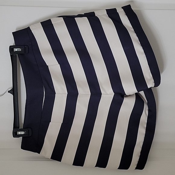 H&M Size 12 Navy Blue and Ivory Striped Sailor Style Shorts, Gently Used Cond. - Picture 2 of 9